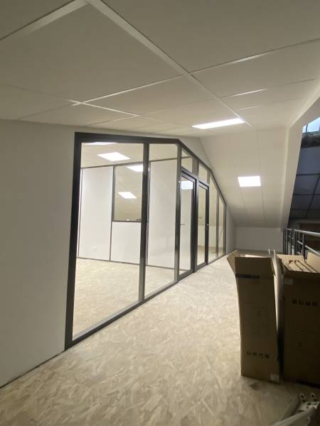 Pose de cloisons aluminium et d'un faux plafond à Saint-Louis proche de Sarrebourg